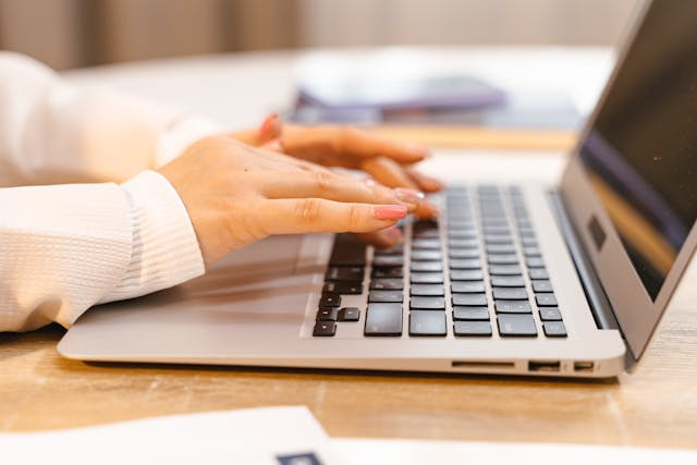 laptop-typing